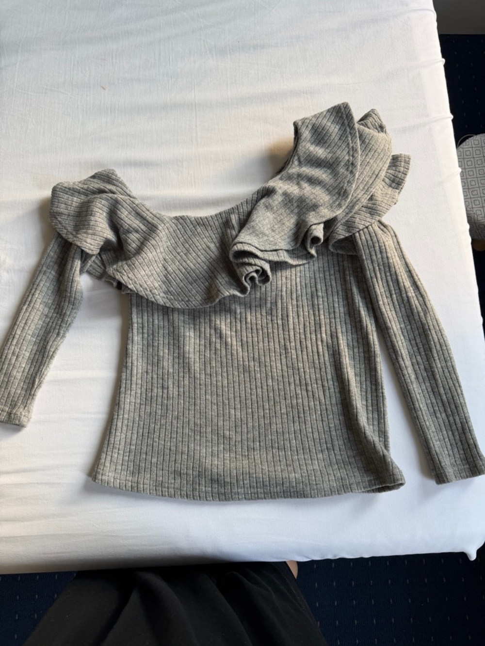 Ribbed Knit Off-Shoulder Ruffle Sweater - Picture 4 of 10